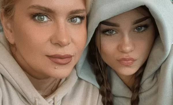 Prima imagine cu Carla, fiica Paulei Chirilă: Adolescenta de 15 ani seamănă perfect cu mama ei