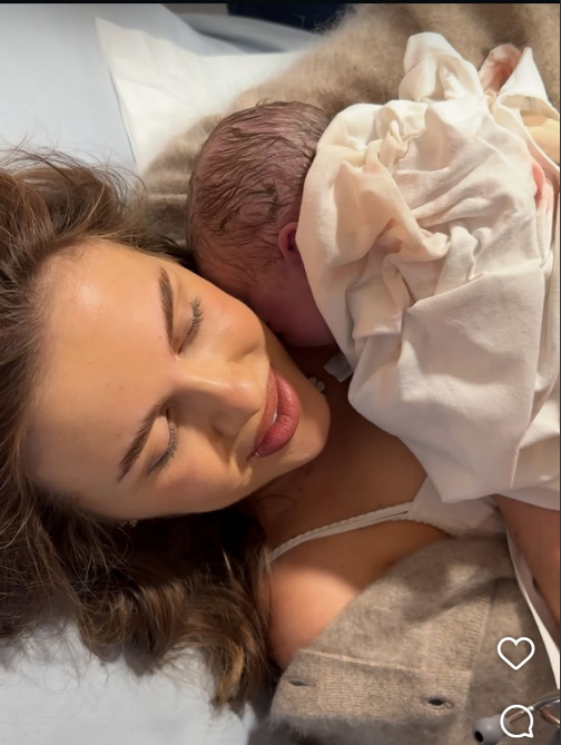 Emily Burghelea a devenit mamă pentru a treia oară — prima imagine cu nou-născutul