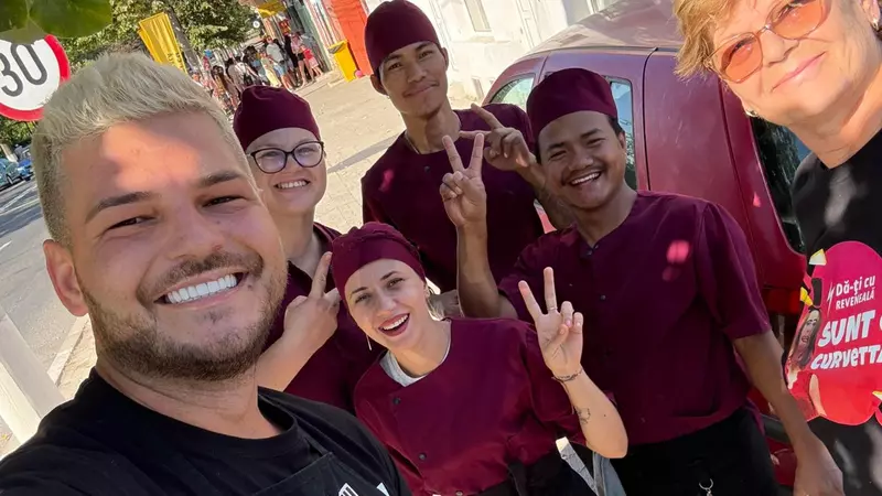 Departe de lumina reflectoarelor, aproape de visul său: Răzvan Botezatu își lansează propriul Târg de Crăciun