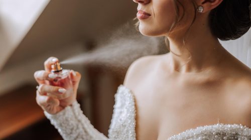 Parfumurile arăbești și arta de a crea arome care rezistă ore întregi