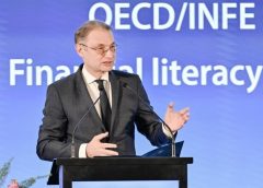 Un diplomat cu experiență la Paris intră în calculele pentru Palatul Victoria. Cine este Luca Niculescu