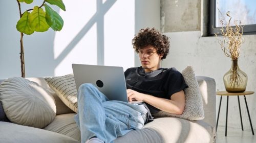 România are o problemă serioasă cu tinerii care nu lucrează și nu mai studiază. Procentul ajunge la 23% într-o categorie de vârstă