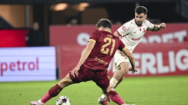 Dinamo a revenit spectaculos de la 0-2 cu CFR Cluj și rămâne lider în Superliga. Două goluri în trei minute au schimbat soarta meciului